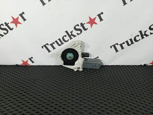 Моторчик стеклоподъемника правый 2017г.