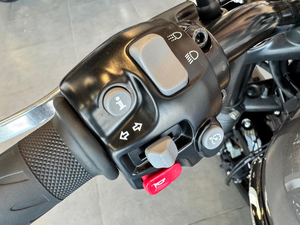 TRIUMPH BONNEVILLE T120 BLACK