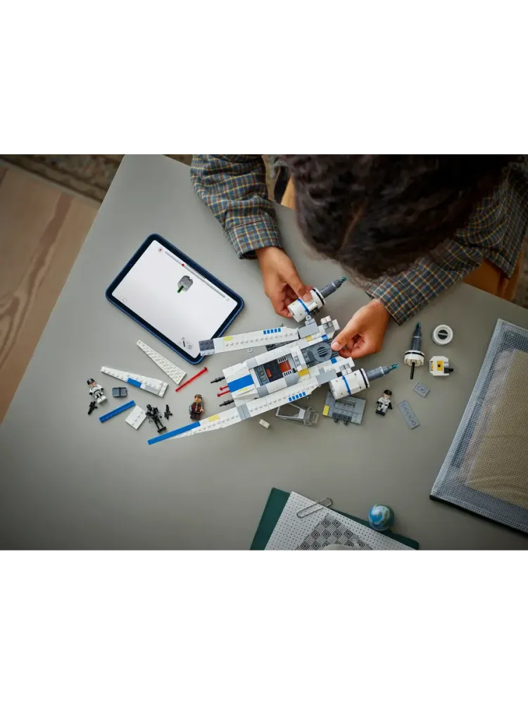 Конструктор Star Wars 75399 Звёздный истребитель повстанцев