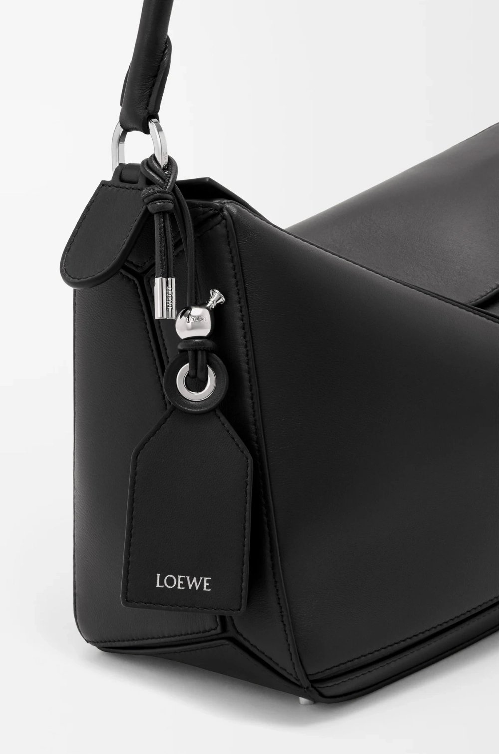 Loewe Сумка-мешок среднего размера Puzzle Featherlight из кожи ягненка наппа, черный