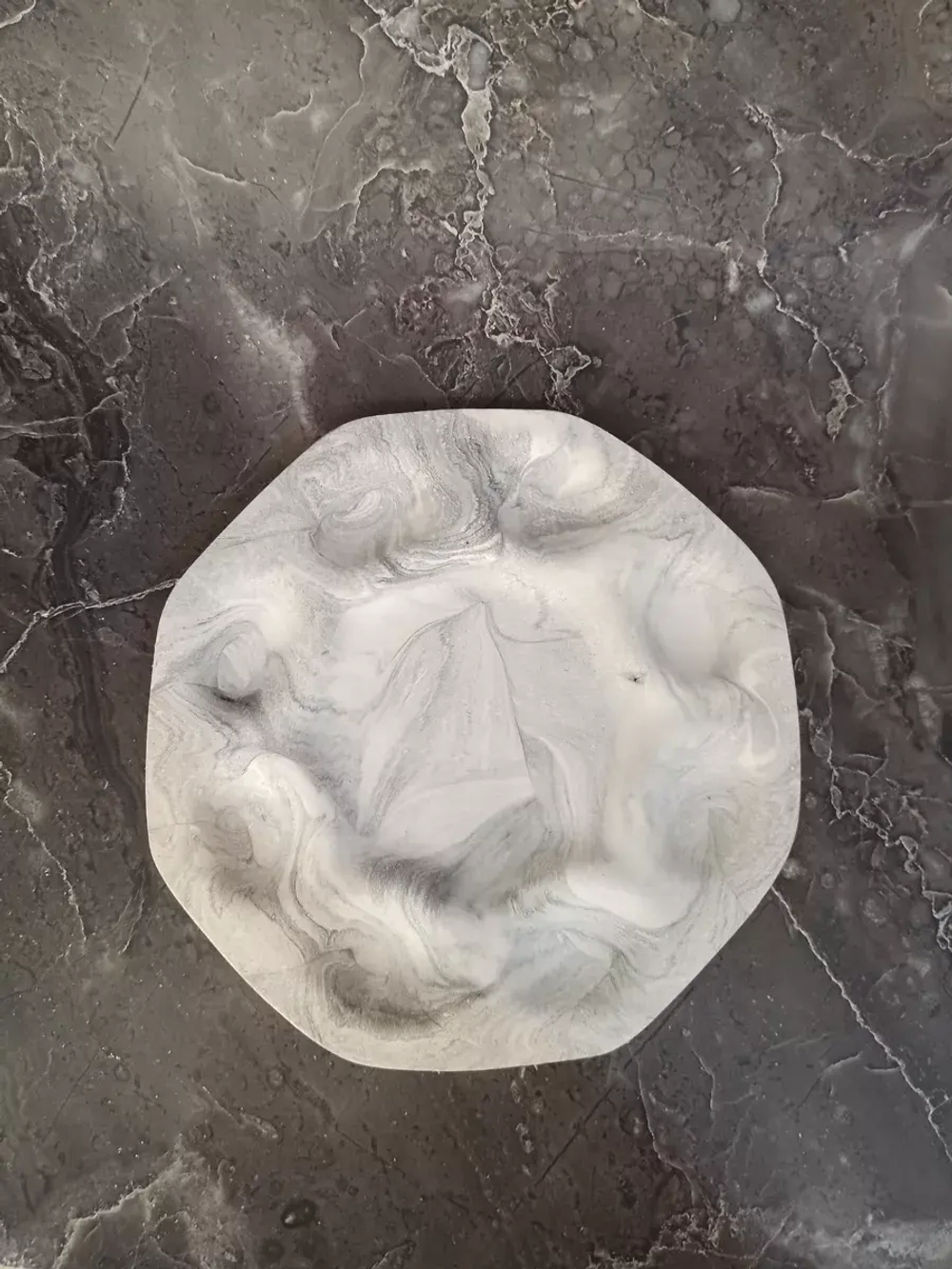 Пасхальная подставка для яиц и кулича мрамор