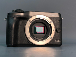Canon EOS M6 + 15mm-45mm