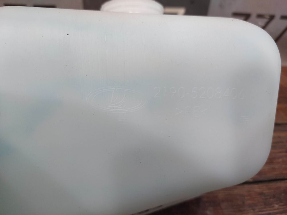 Бачок омывателя LADA Granta 11-18 Б/У Оригинал 21905208406