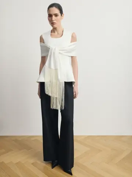 Атласный шарф с бахромой "Lune Satinée" молочный