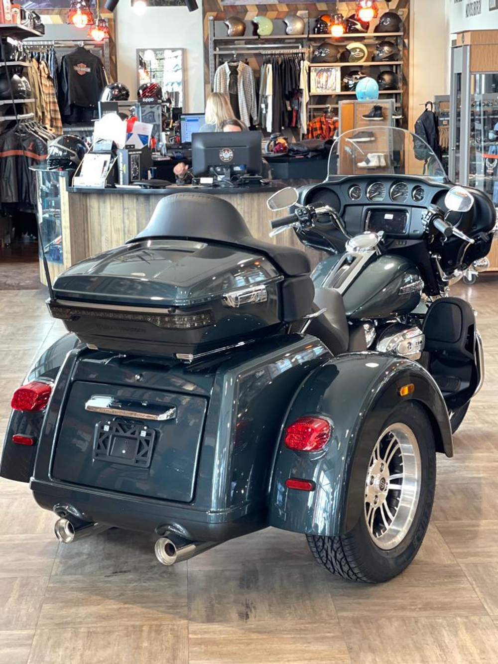 Tri Glide Ultra (FLHTCUTG), Harley-Davidson  2020 "Spruce"