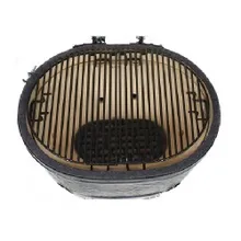 Керамический угольный гриль Primo Oval 200 Junior, 47 см на столе из лиственницы