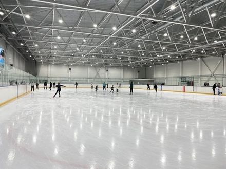 Потолочные светильники для крытых катков