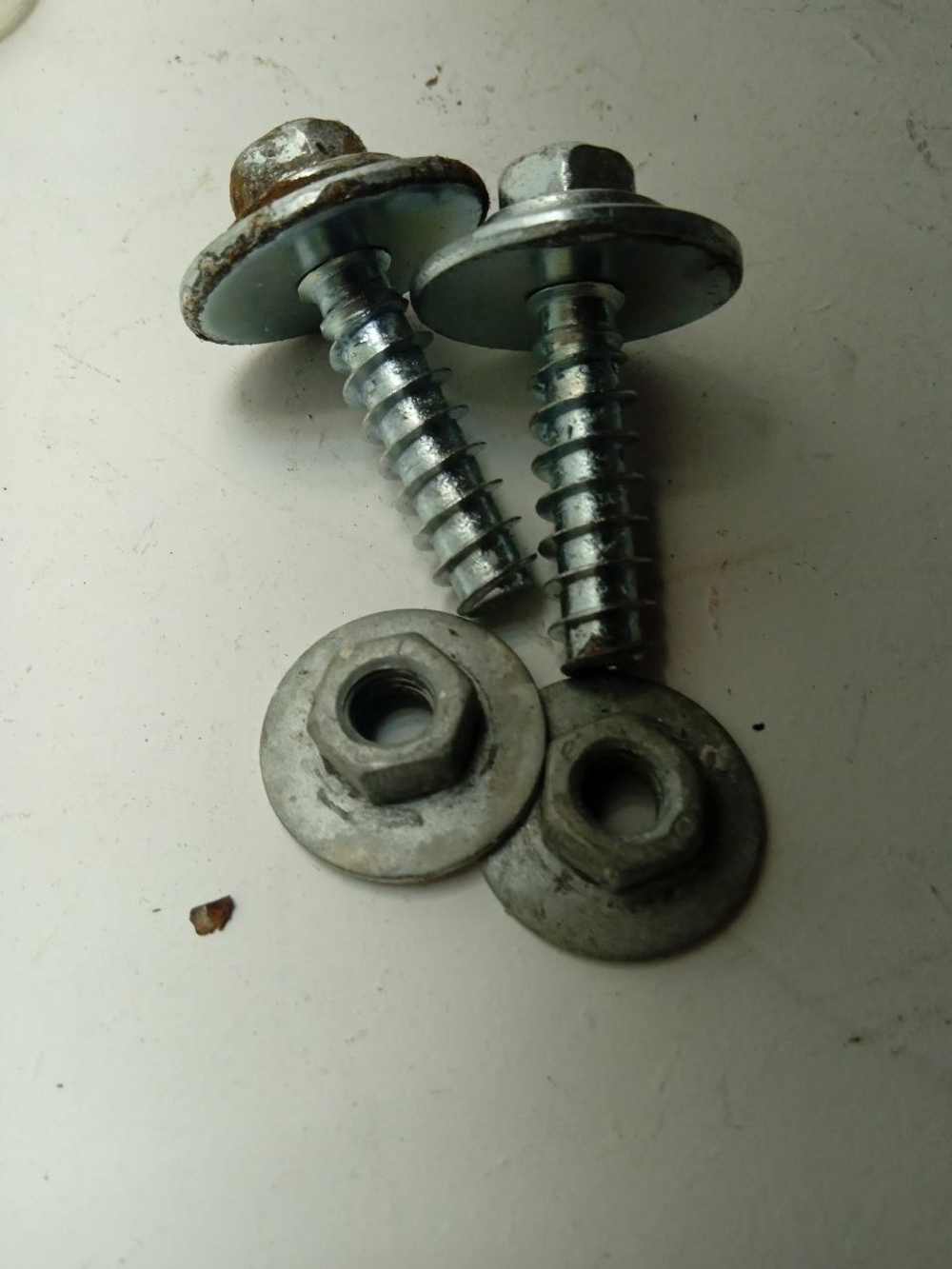 VMUF 501 B кт4 Крепеж, хомуты и пластик для стиральной машины Hotpoint-Ariston VMUF 501 B б/у