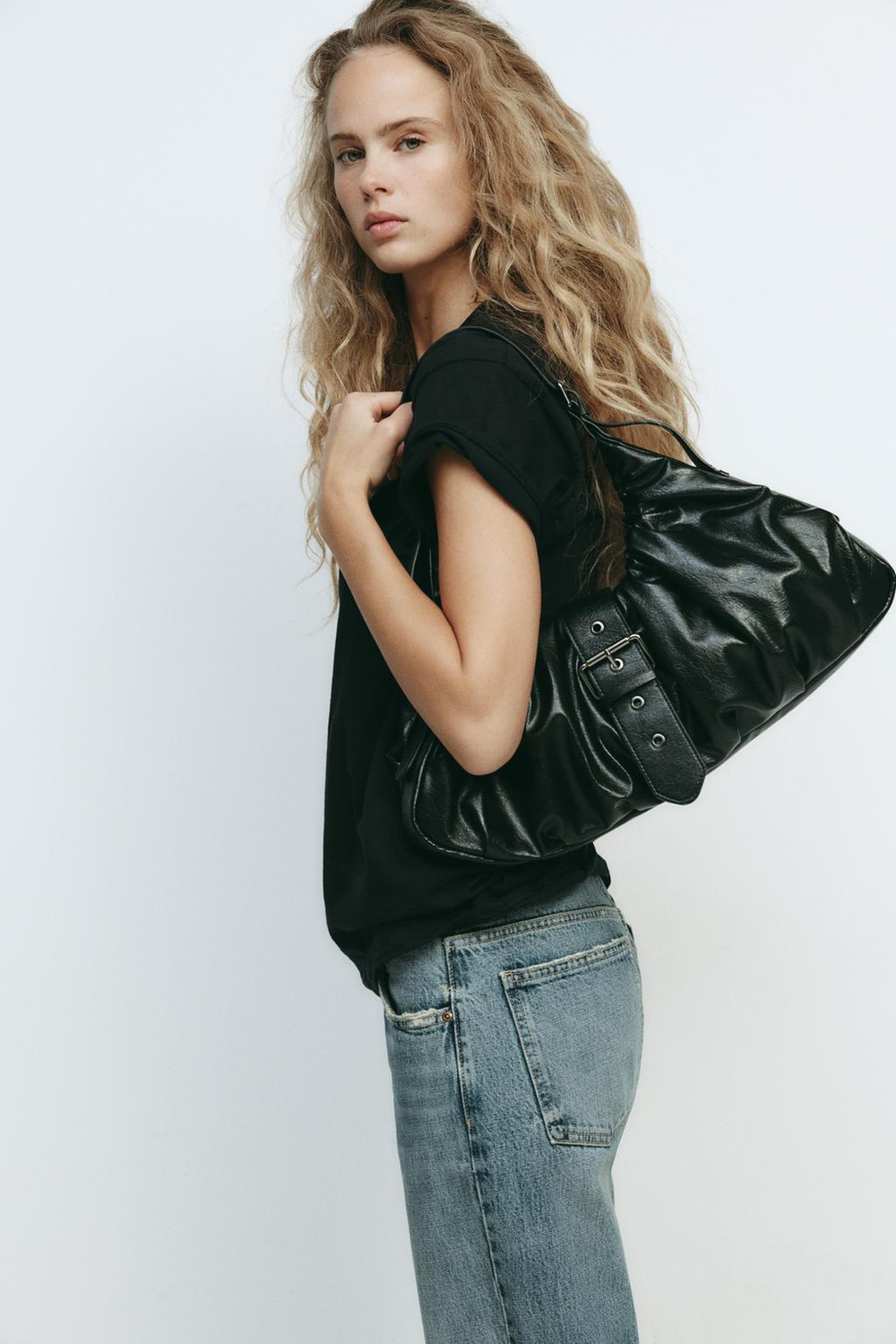 ZARA БОЛЬШАЯ СУМКА-МЕШОК СО СБОРКАМИ И ПРЯЖКОЙ, ЧЕРНЫЙ