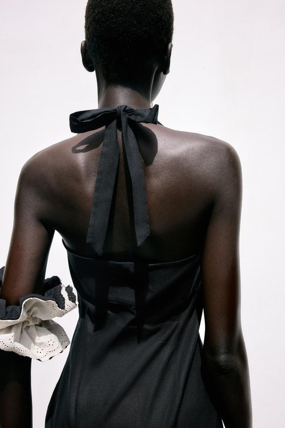 ZARА МИНИ-ПЛАТЬЕ С ОБЪЕМНОЙ ЮБКОЙ, ЧЕРНЫЙ