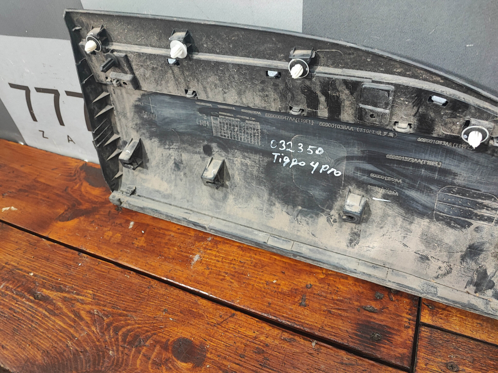 Накладка двери задней правой Chery Tiggo 4 18-нв Б/У Оригинал 609000396AA