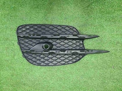 Решетка бампера левая Mercedes V w447 (14-нв) AMG