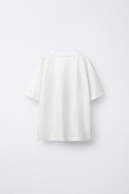 ZARA ФУТБОЛКА С ГРАФФИТИ-ПРИНТОМ, БЕЛЫЙ