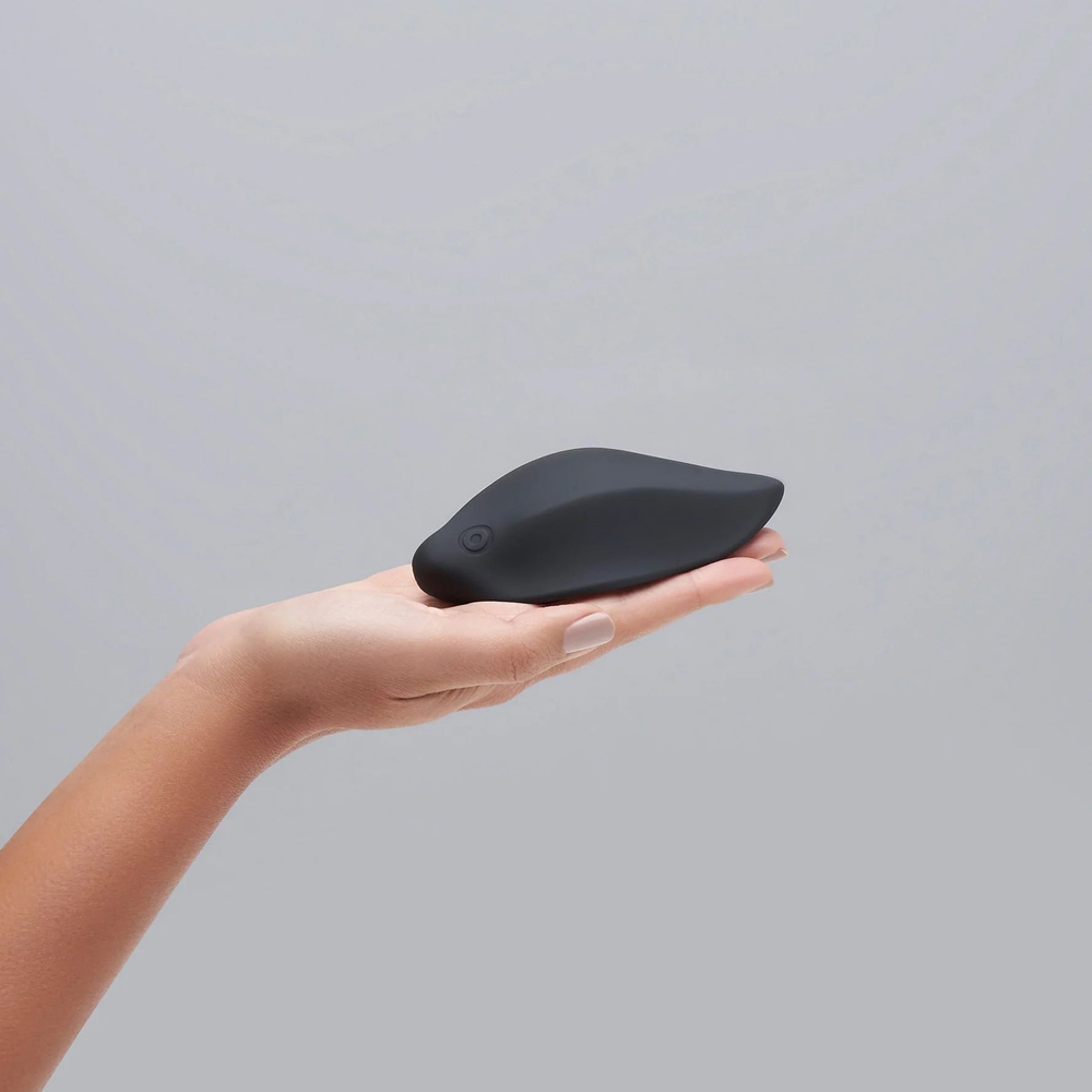 Черная вибровкладка в трусики LOV’Touch