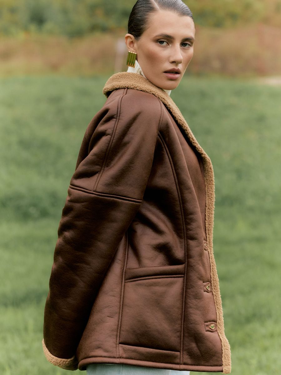 Дубленка из искусственного меха коричневая