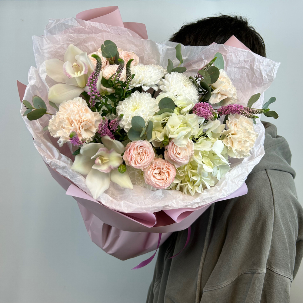 Букет нежный с гортензией и Вероникой