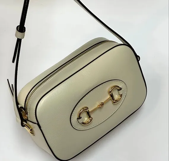 Маленькая сумка на плечо Gucci Horsebit 1955 белый