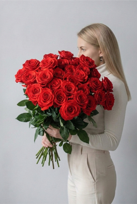 Монобукет из алых роз