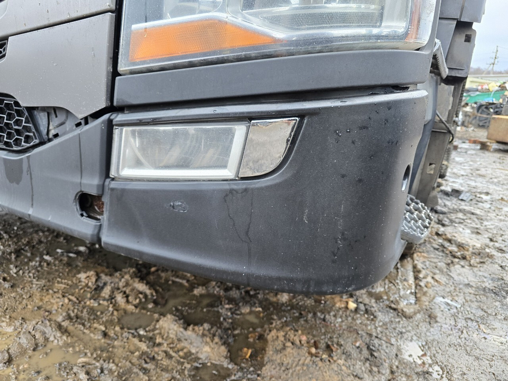 Угол бампера левый 2020г.