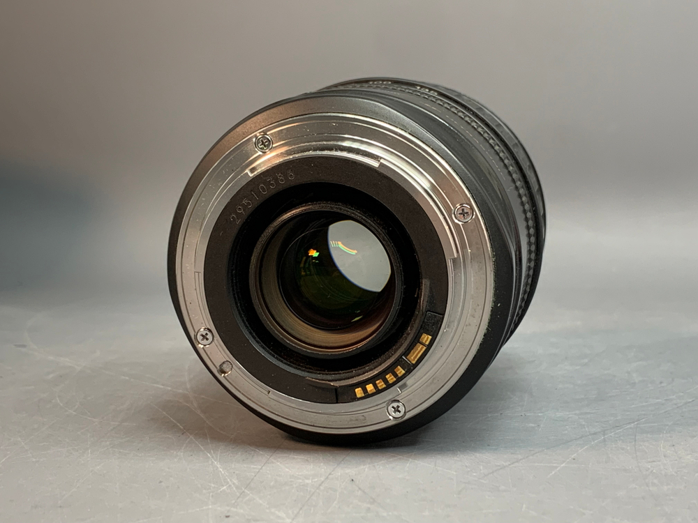 Canon EF 28-135mm 3.5-5.6 IS USM микроцарапинки, внутри пыль