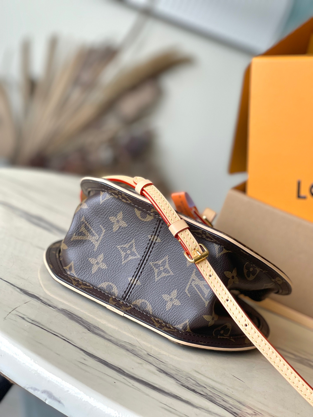 Louis Vuitton Around Me PM