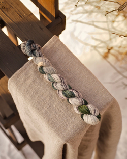 Носочная пряжа с добавлением шерсти "Снежная ель" 20 г