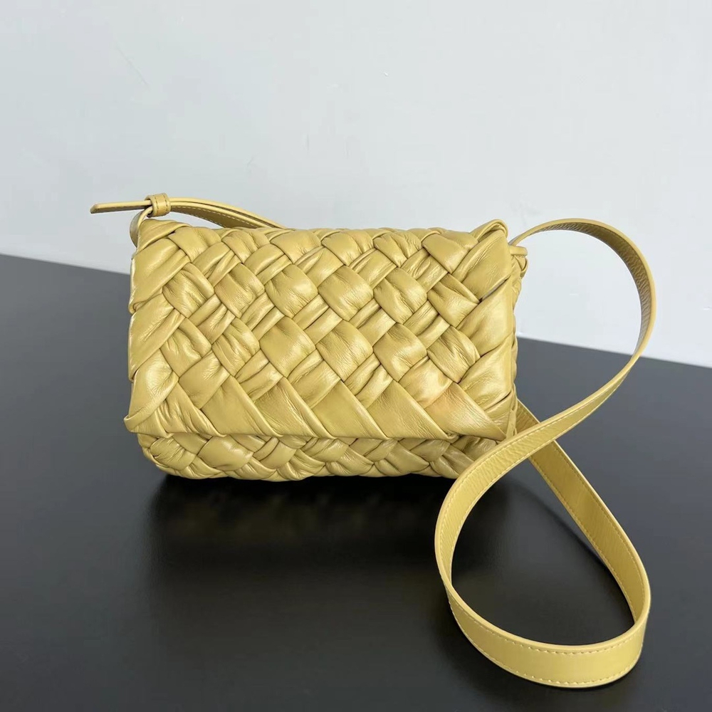 Bottega Veneta Small Rumple Messenger 21 cm