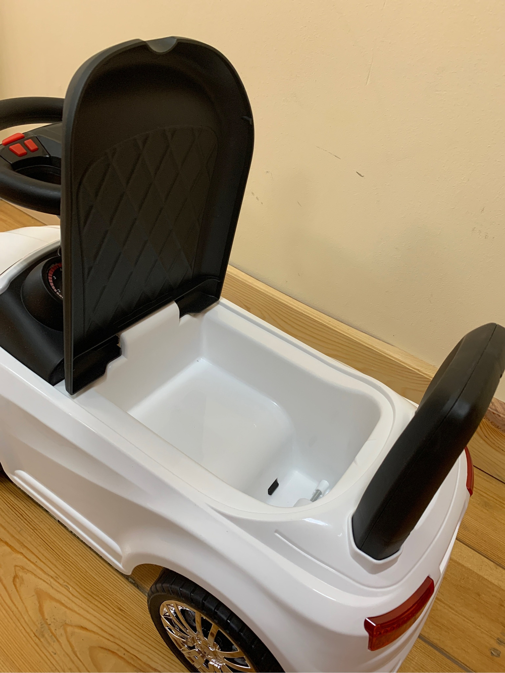 84606/Каталка-автомобиль "SuperCar" №6 со звуковым сигналом (белая)/5 №2(2)