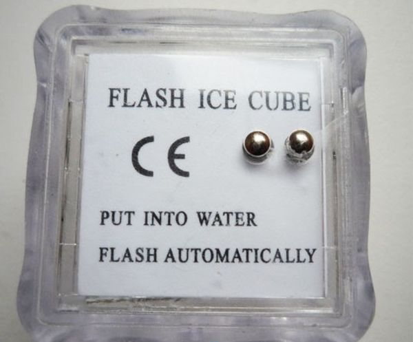 Светящийся кубик светодиодного льда