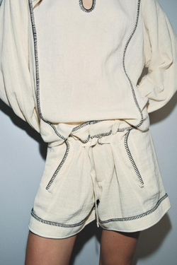 ZARA РУБАШКА В ДЕРЕВЕНСКОМ СТИЛЕ С ДЕКОРАТИВНОЙ СТРОЧКОЙ — ZW COLLECTION, ЭКРЮ