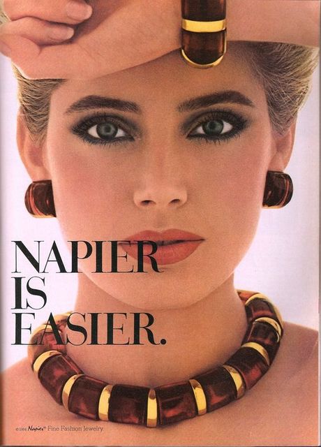 Колье, цепи и бусы NAPIER