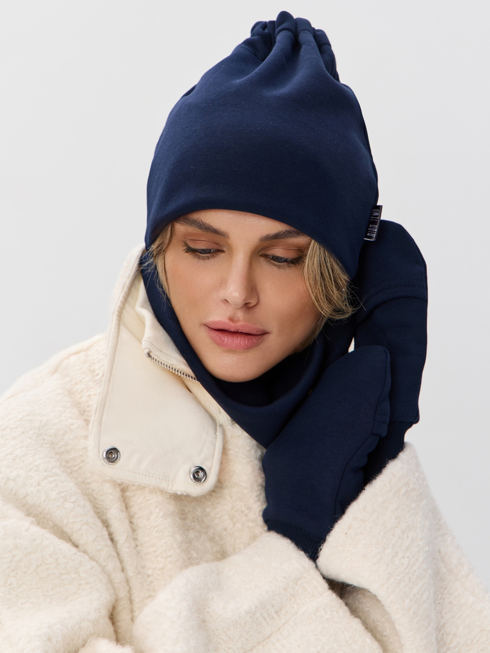 Комплект с начесом: снуд, варежки, шапка