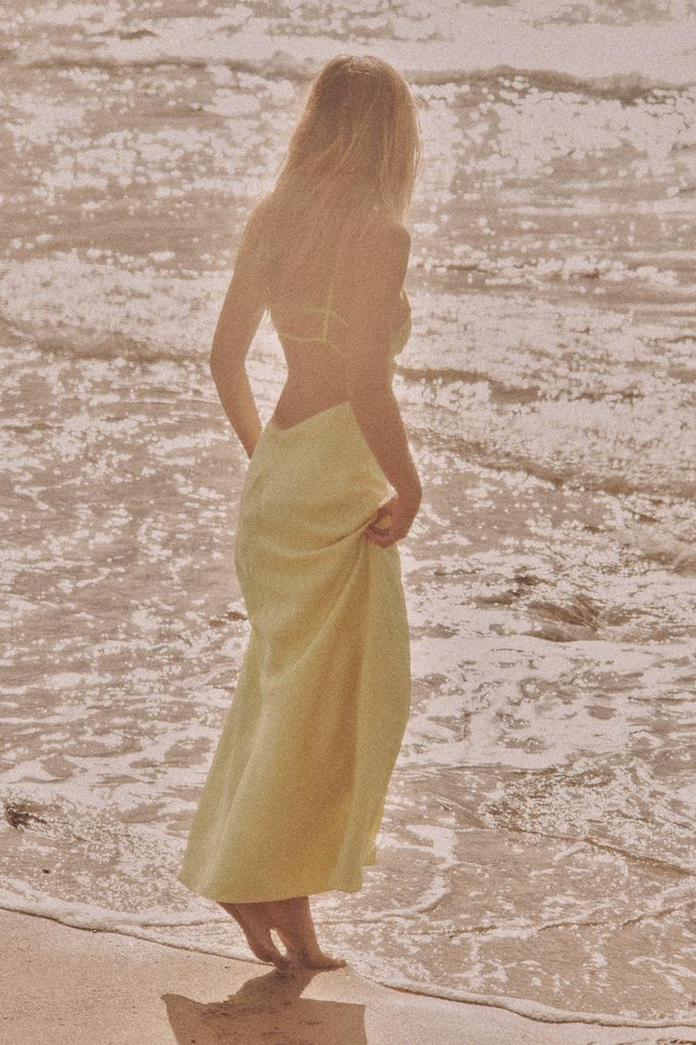 ZARA АТЛАСНОЕ ПЛАТЬЕ МИДИ, ЖЕЛТЫЙ