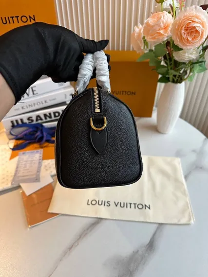 Сумка Louis Vuitton Speedy 20 с плечевым ремнем черный
