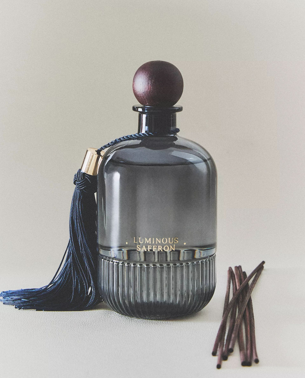 Zara Home - Диффузор с светящимися шафрановыми палочками, 480 мл