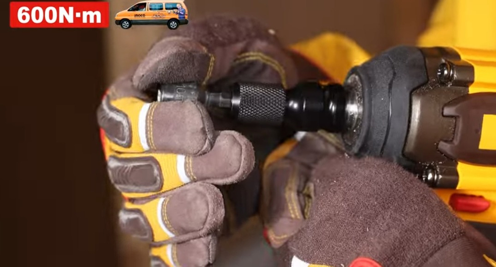 Аккумуляторный бесщеточный ударный гайковерт INGCO CIWLI42602 INDUSTRIAL 42 В 1/2" 600 Нм