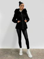 Куртка Vinterfashion 8010 c меховым воротником и двумя карманами на молнии по бокам\Черный Nadya