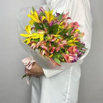 Букет из альстромерий