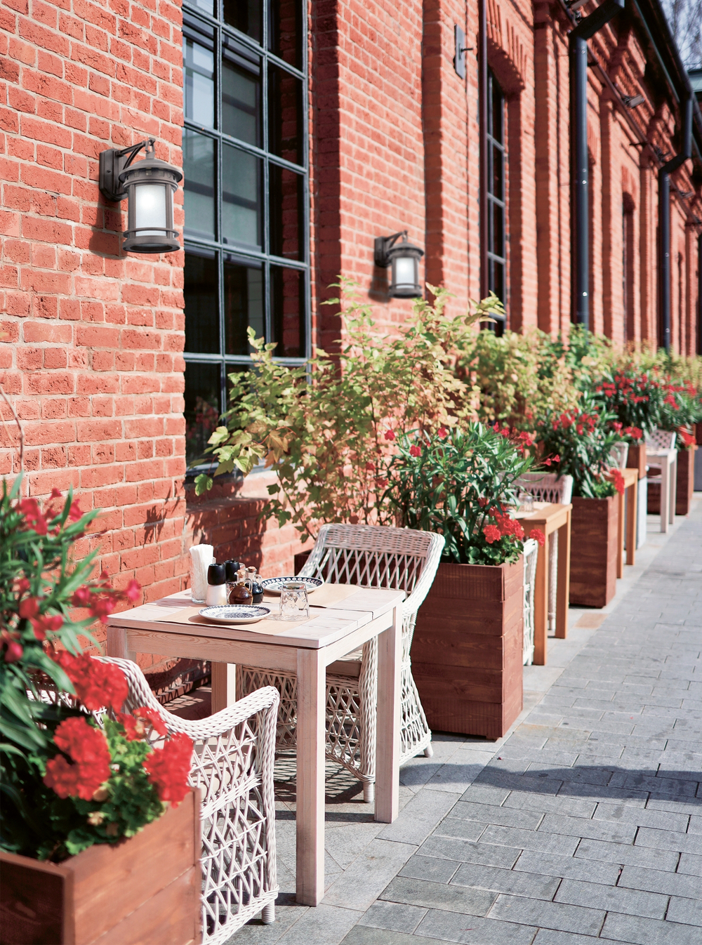 Уличный настенный светильник Outdoor O031WL-01BR