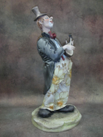 Статуэтка. Фарфор. Клоун с домброй. Capodimonte. Италия