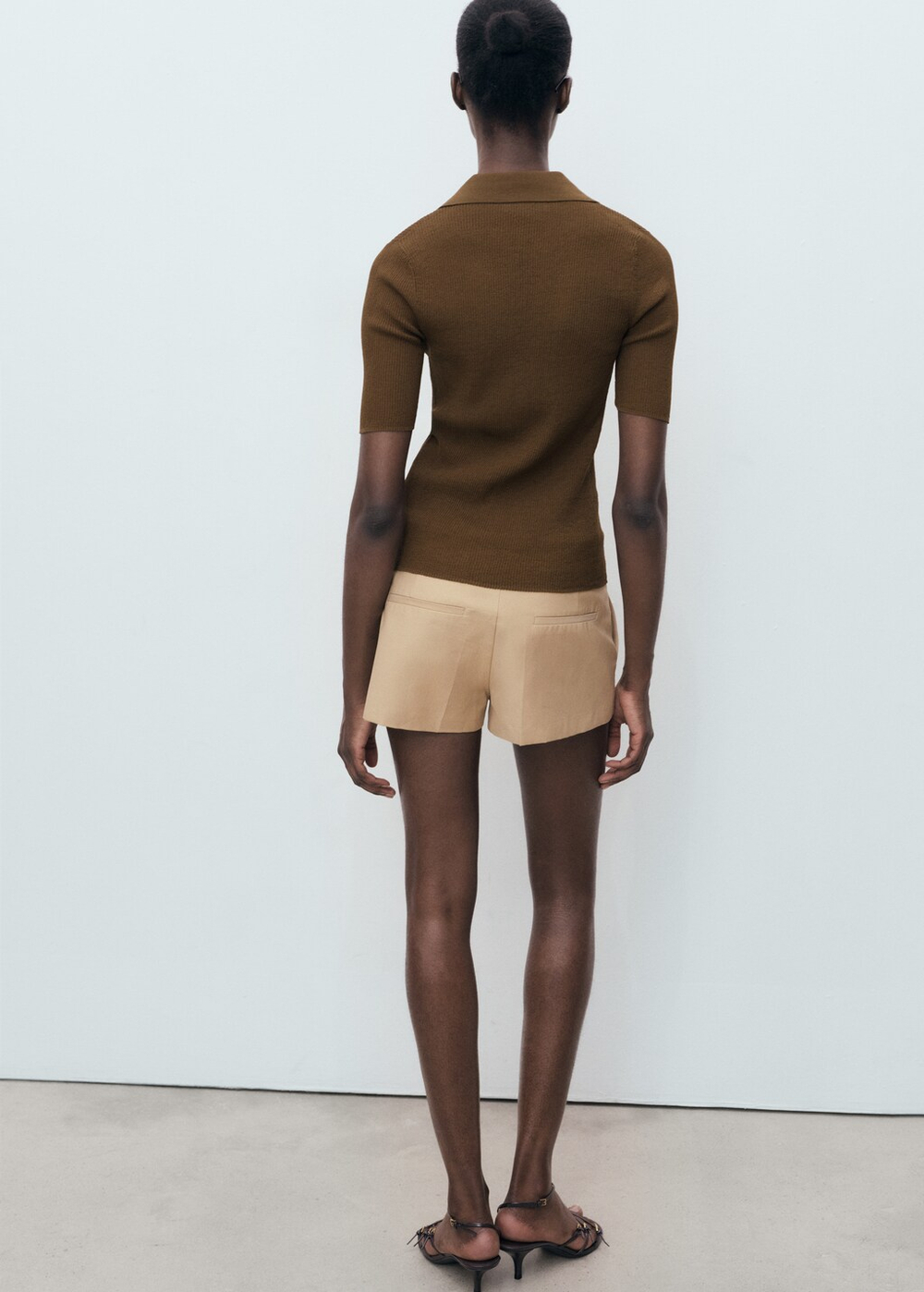 Джемпер в рубчик с отложным воротником