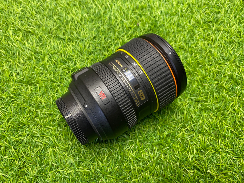Nikon 18-200mm 3.5-5.6G ED AF-S VR DX