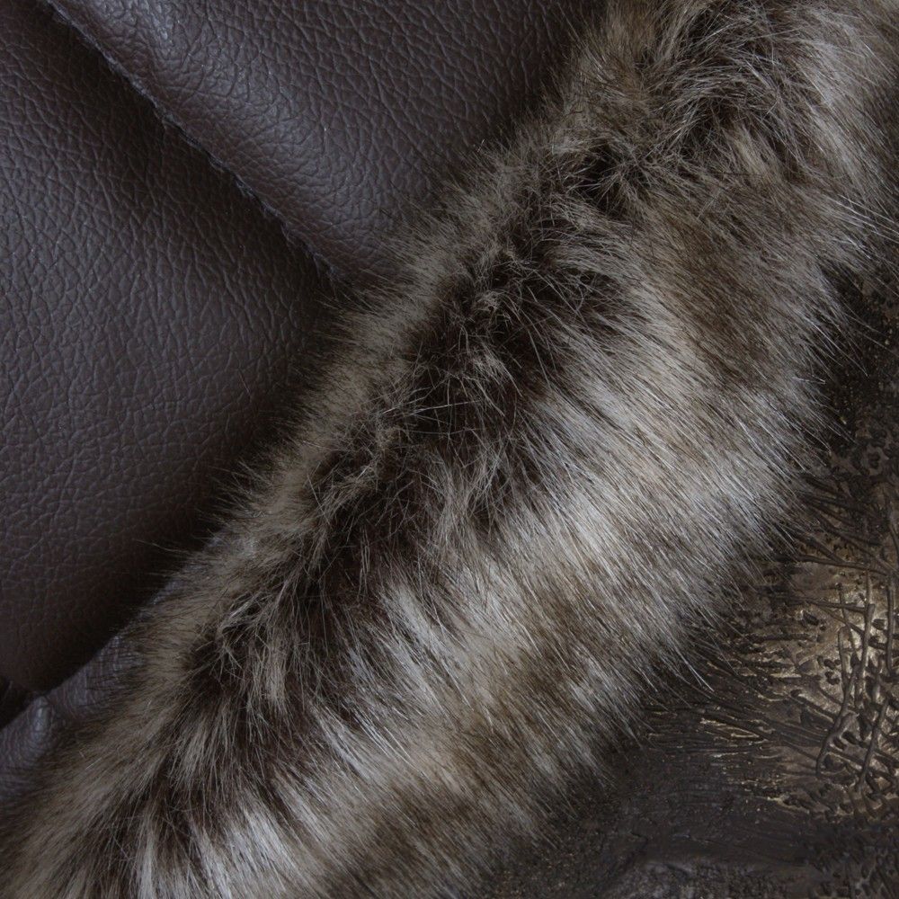 Садовая скульптура Сэр Винстон с накидкой