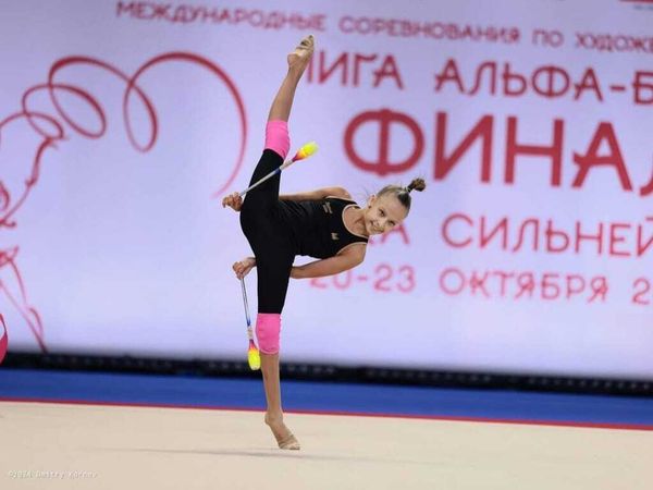 Алиса Стамат в борцовке и бриджах из коллекции &quot;Гран При&quot;