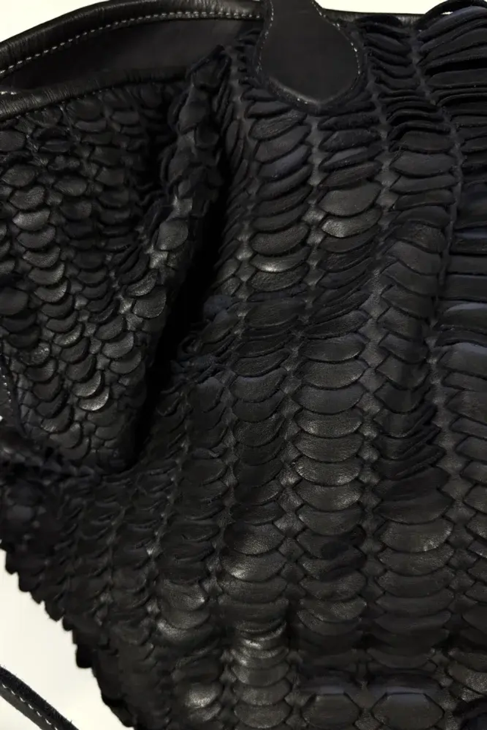 Женская большая плетеная сумка черного цвета