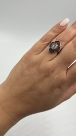 Кольцо с серым кабошоном