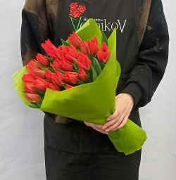 Букет из 25 красных тюльпанов