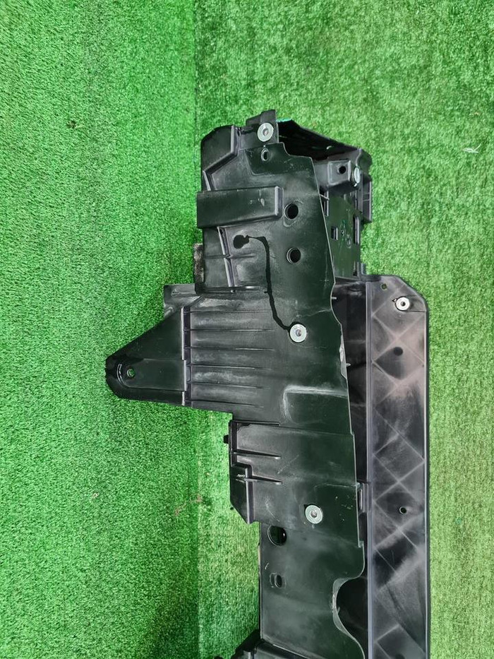 Кронштейн решетки радиатора Hongqi H9 (2020-н.в.)