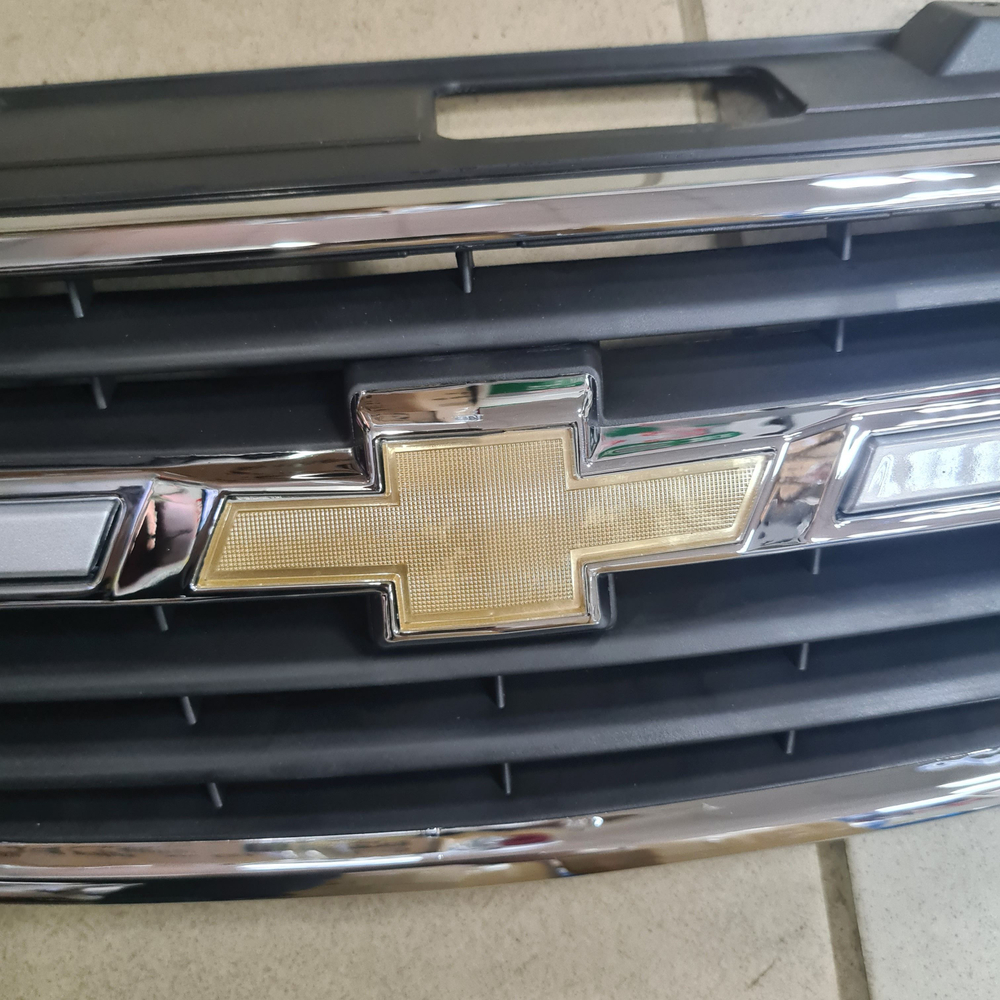 Джентра решётка знак шевроле серебро