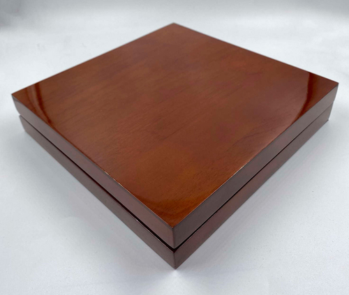 Футляр деревянный / лента в крышке, 203х202х40 мм